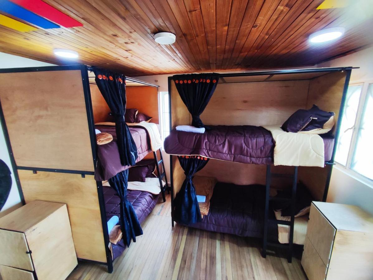 Baruch Capsula Hotel Bogota Bagian luar foto