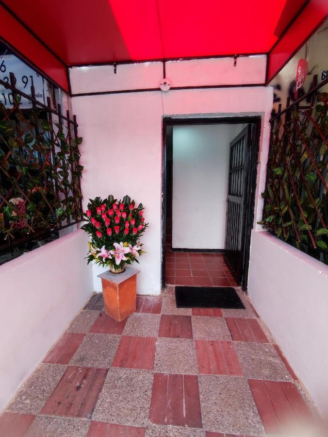 Baruch Capsula Hotel Bogota Bagian luar foto