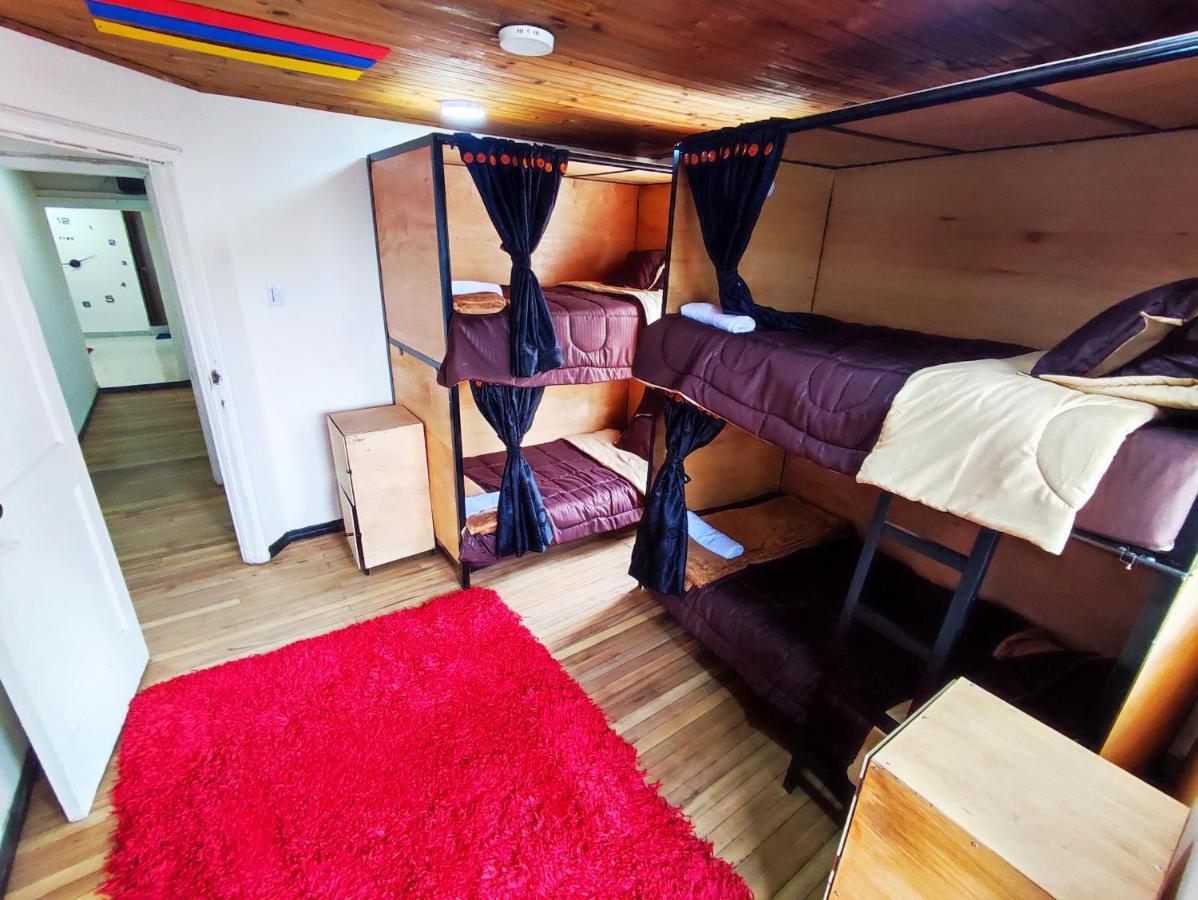 Baruch Capsula Hotel Bogota Bagian luar foto