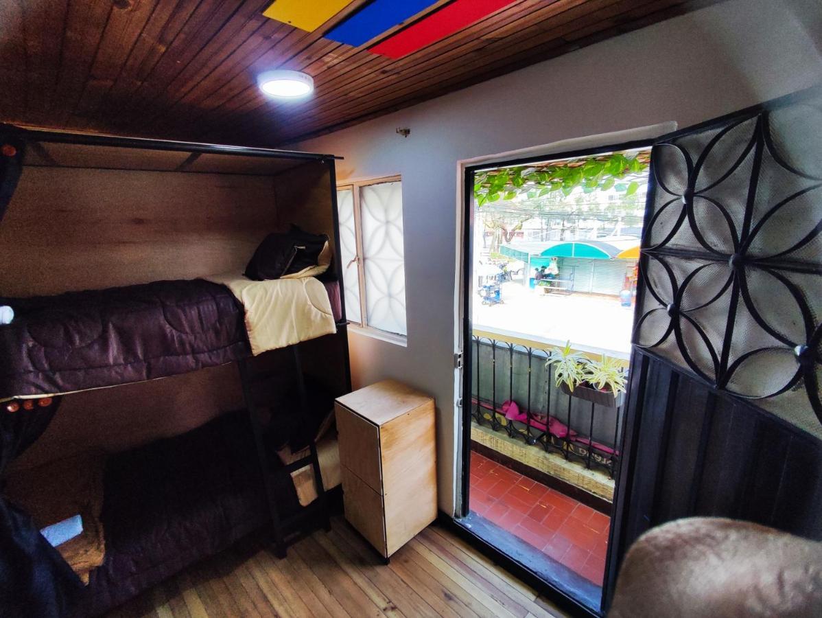 Baruch Capsula Hotel Bogota Bagian luar foto